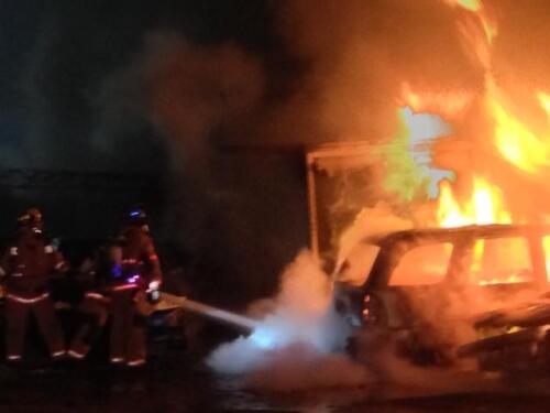 CAR-FIRE-AT-CHUCKS-01-27-14-006